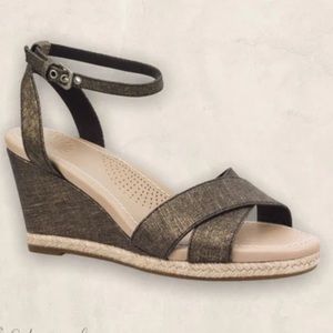 UGG wedge open toe sandals Sz 10